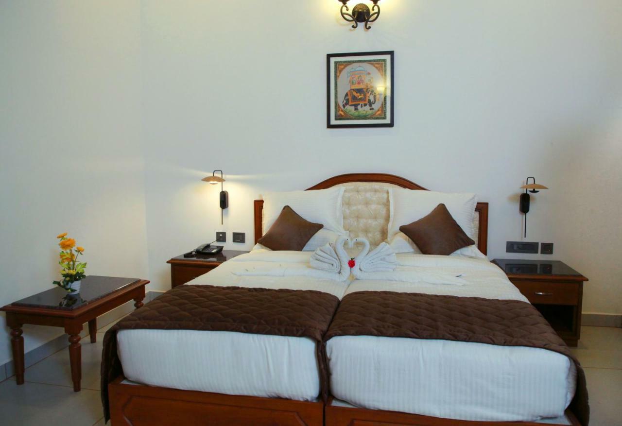 Villa De 1945 Mahe Екстериор снимка