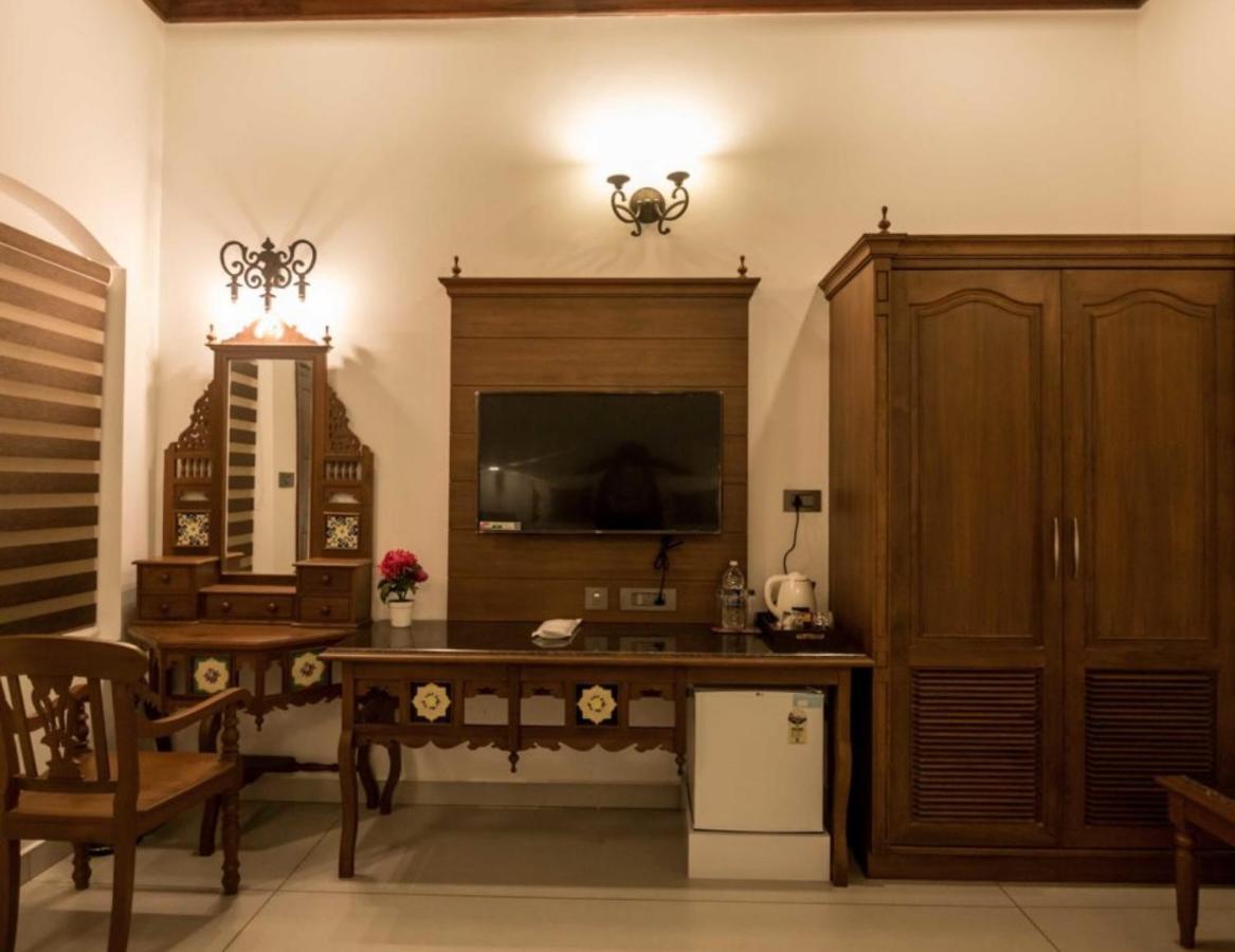 Villa De 1945 Mahe Екстериор снимка
